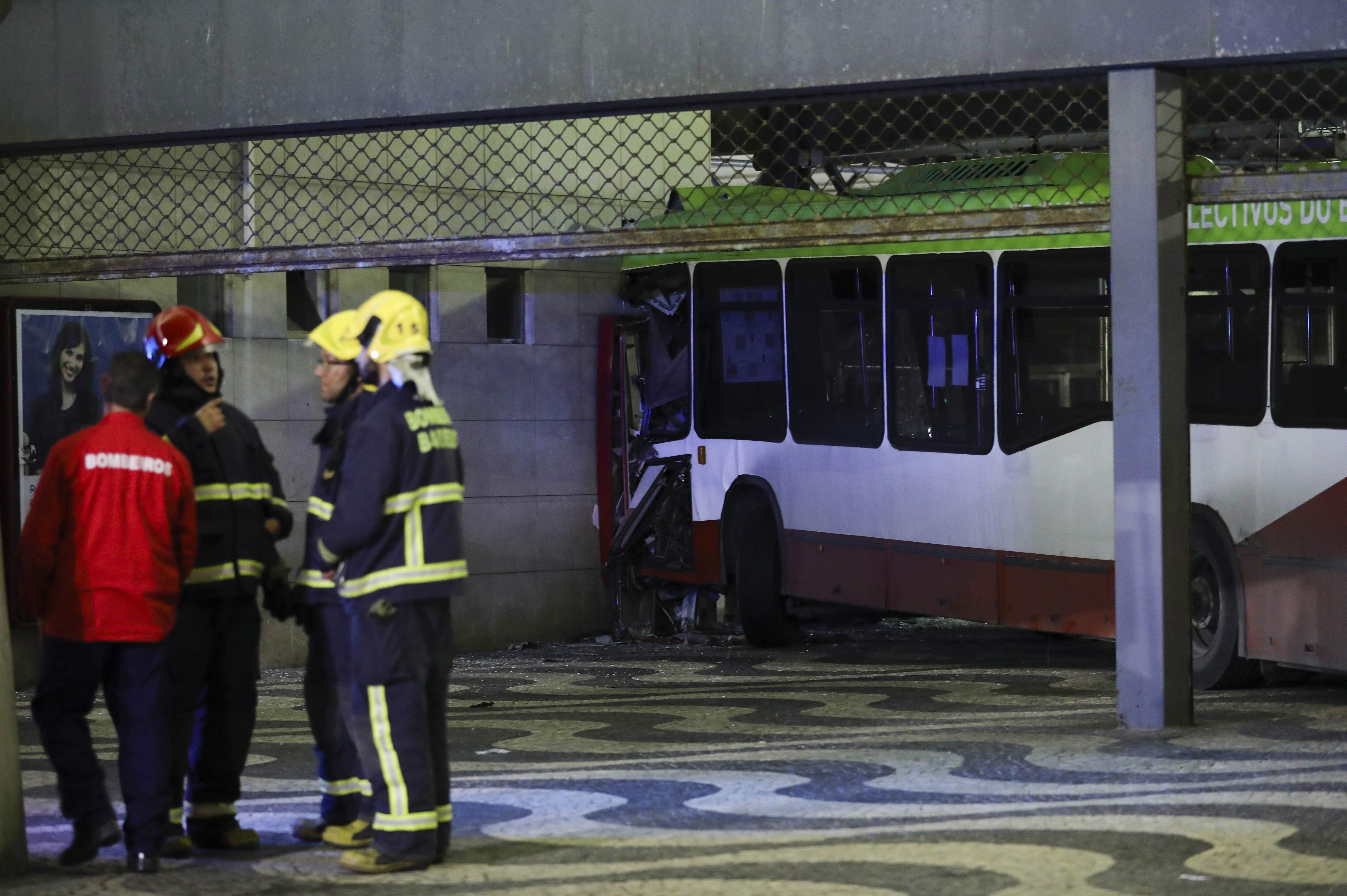 C�mara do Barreiro manda investigar acidente de autocarro no terminal fluvial
