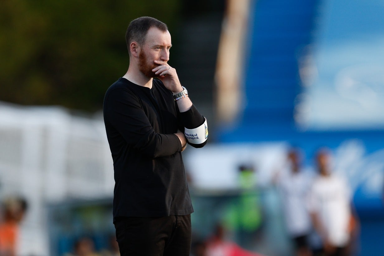 Treinador escocês Ian Cathro troca Estoril Praia p