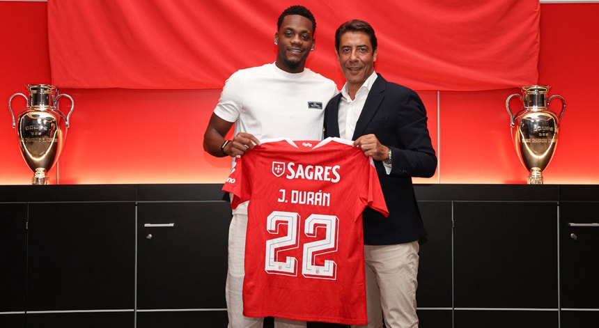 Benfica confirma Jhon Durán