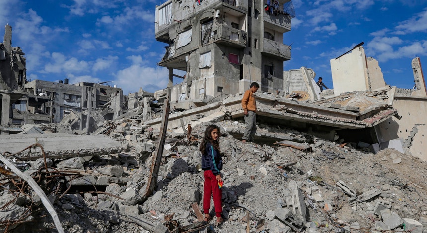 Imagem de Crianças entre vítimas. Ataque israelita em Gaza faz cinco mortos