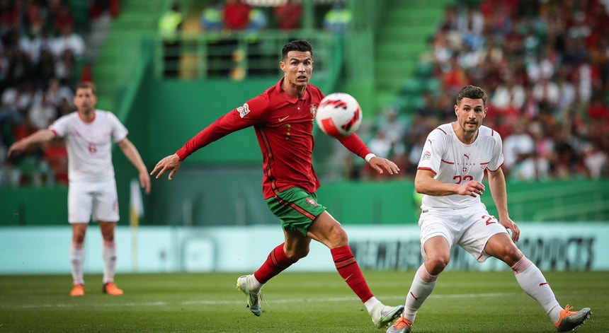 Sub-17: Portugal goleia na qualificação para o Euro e equipa