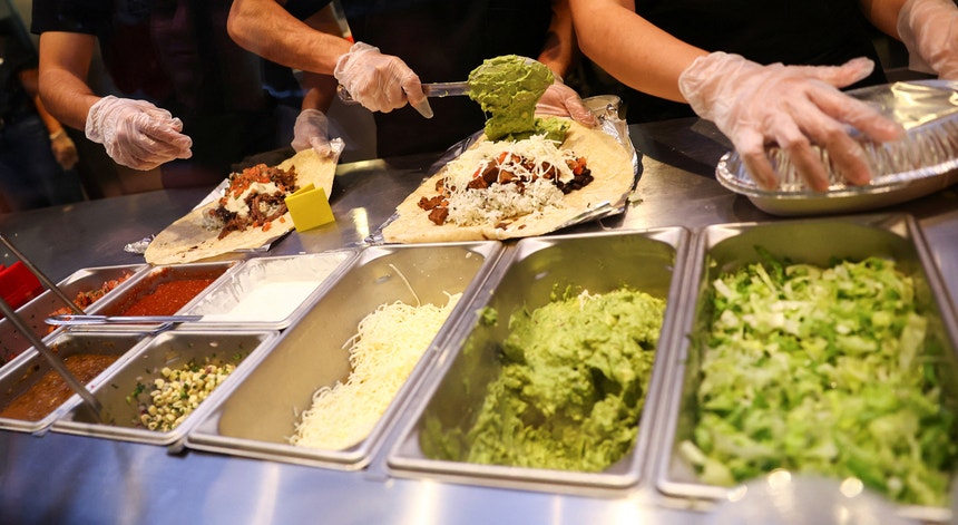 "Fast food" e alimentos ultraprocessados nas dietas de 44,7% das crianças