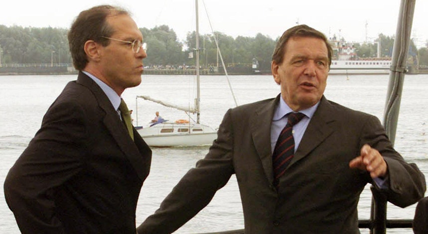 Michael Steiner (à esq.) com gerhard Schröder, poucos dias antes do 11 de Setembro
