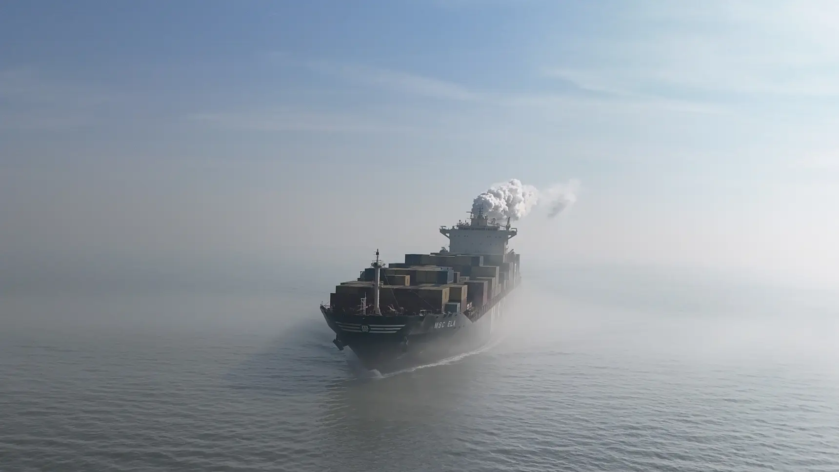 Porta-contentores alvo de disparos iranianos ao largo de Omã