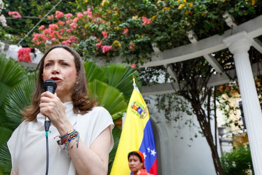 Corina Machado diz que é tempo de regressar à Venezuela