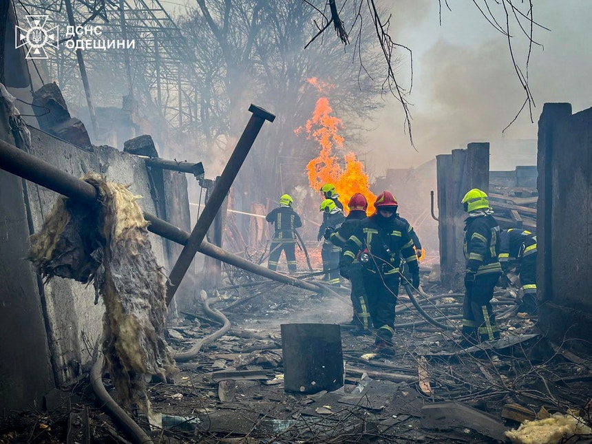 Um ataque sucessivo com mísseis fez quase 20 mortos e 60 feridos em Odessa, Ucrânia
