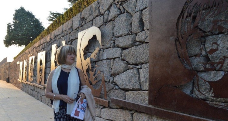 Media player poster frame