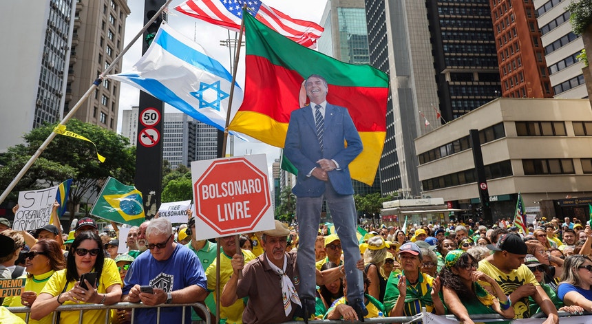 Imagem ilustrativa: Tribunal eleitoral do Brasil limita uso de propaganda feita com IA nas eleições