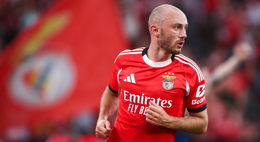 Imagem de Aursnes e Ivanovic em dúvida para receção do Benfica ao Hearts