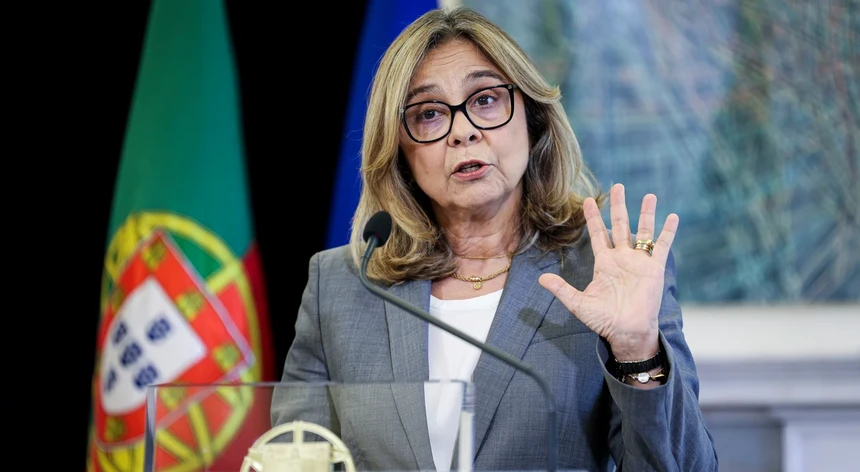 Imagem de Ministra da Saúde admite situação 