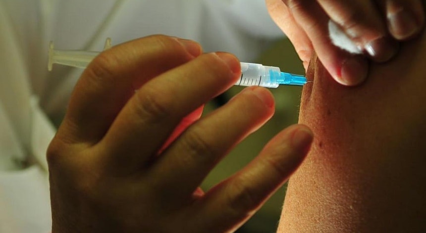 Os portugueses encaram a vacina com otimismo moderado
