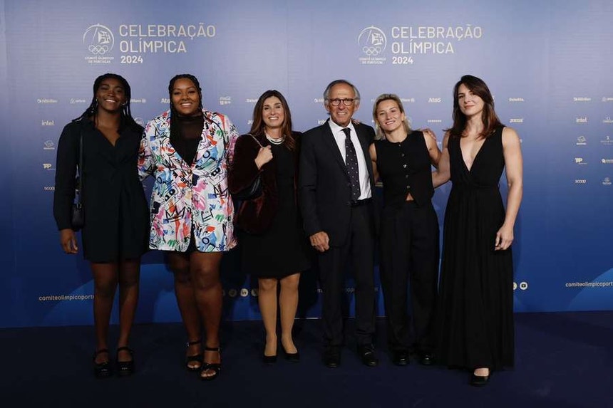 Constelação de estrelas juntas em noite de Celebração Olímpica
