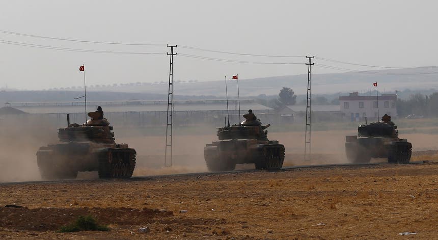 Tanques turcos avançam no norte da Síria. Foto: Umit Bektas - Reuters