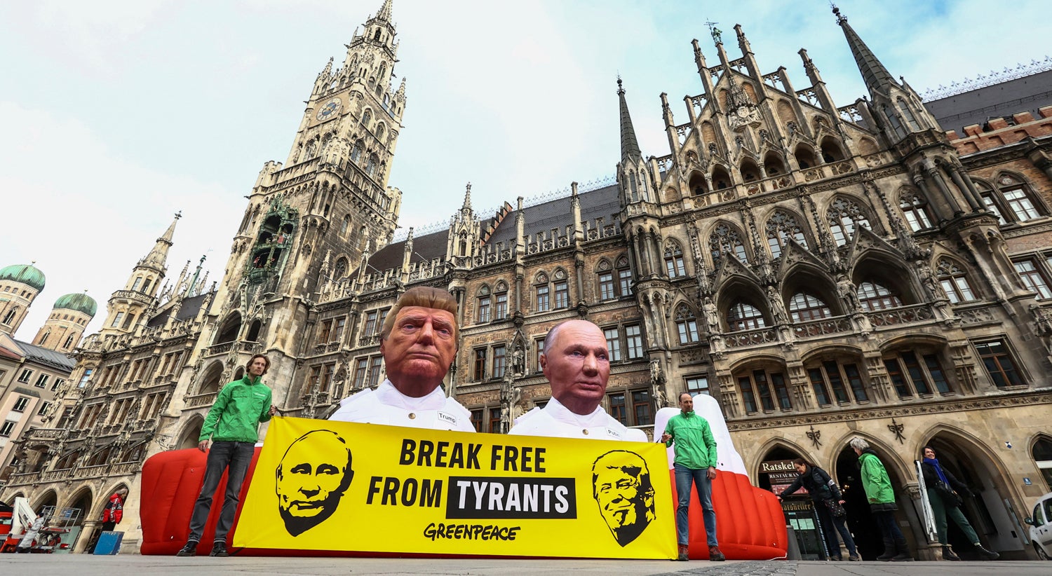 Manifestações em Munique. Protestar para o mundo político ouvir