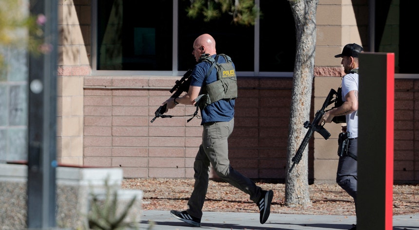 Campus da UNLV após relatos de um atirador em Las Vegas, Nevada, EUA, a 6 de dezembro         

