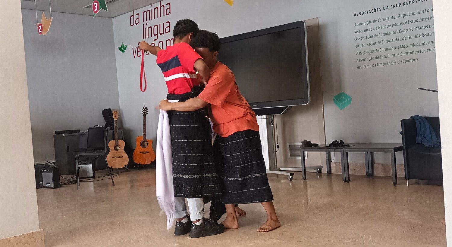  Muitos n&atilde;o conheciam as dan&ccedil;as tradicionais timorenses. 