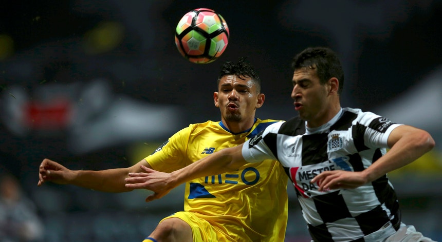 O jogo Boavista-FC Porto continua a jogar-se fora das quatro linhas
