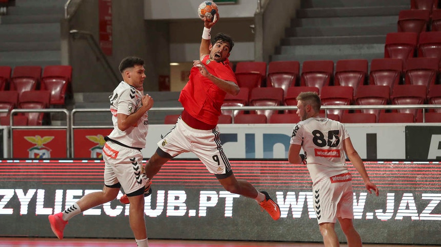 Andebol Do Benfica Regressa Com Vitoria 28 26 Perante Austriacos Do Fivers