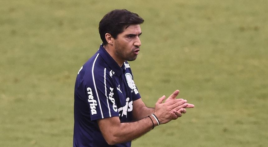 Um teste positivo afasta temporariamente Abel Ferreira do comando técnico do Palmeiras

