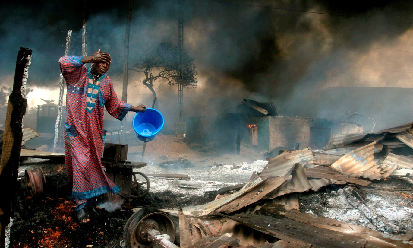  Explos&atilde;o em Lagos, na Nig&eacute;ria, 2006 | Akintunde Akinleye - Reuters 