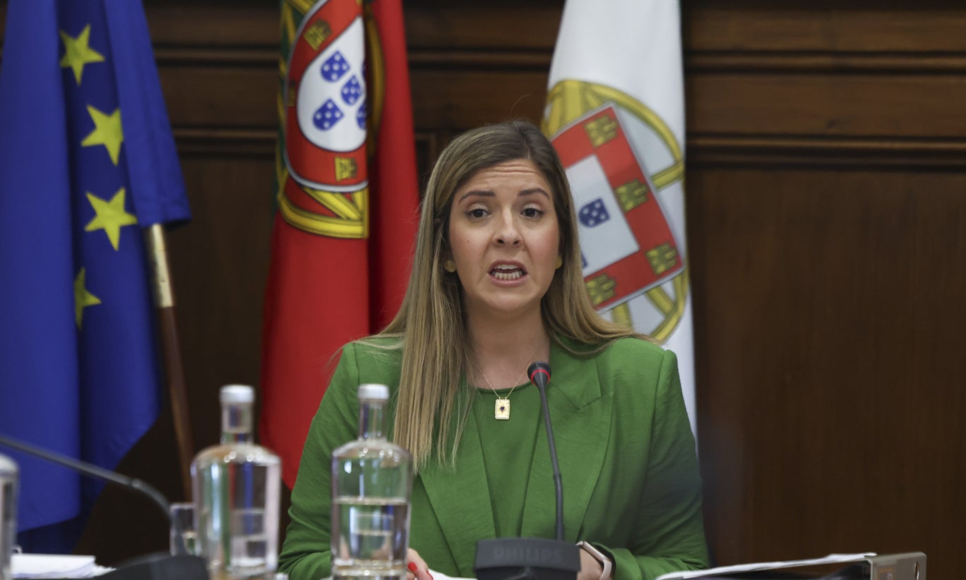 Ministra admite análise à lei de identidade de género e envia documento ao parlamento