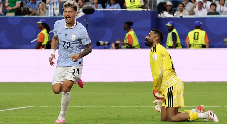 Imagem de Maxi Araújo evita derrota do Uruguai frente à Arábia