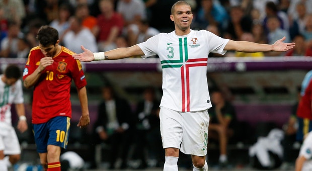 Pepe festeja a grande penalidade que marcou
