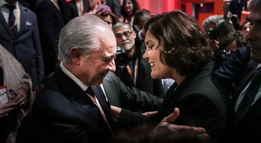 Rui Rio e Assunção Cristas, o cumprimento no último dia do 37.º Congresso do PSD, a 18 de fevereiro de 2018 
