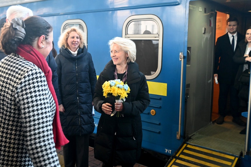 Imagem de Von der Leyen e Costa chegam a Kiev para assinalar 