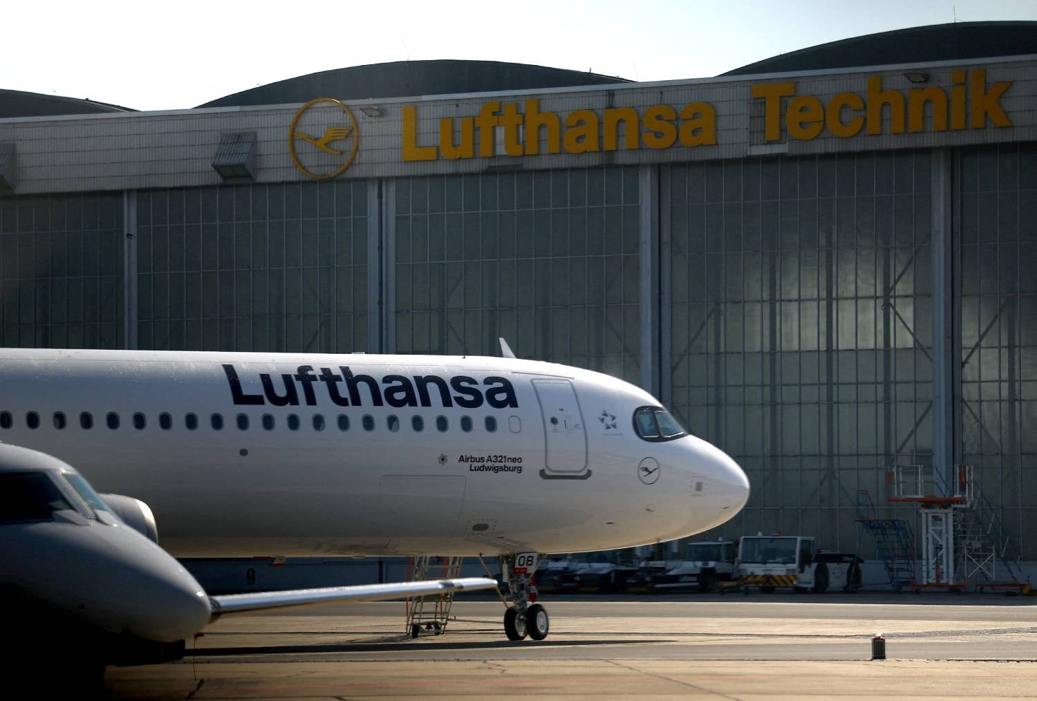 Lufthansa reduz prejuízos para 665 milhões de euros e mantém metas apesar da crise no Médio Oriente