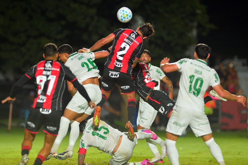 Imagem de Palmeiras aproveita deslize do Flamengo e cimenta liderança do Brasileirão