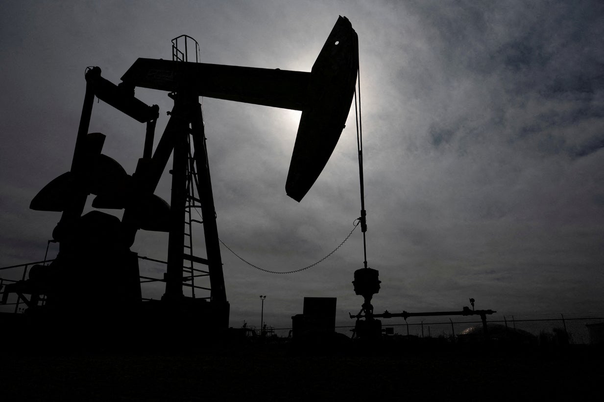 Petróleo desce com esperança renovada de um acordo