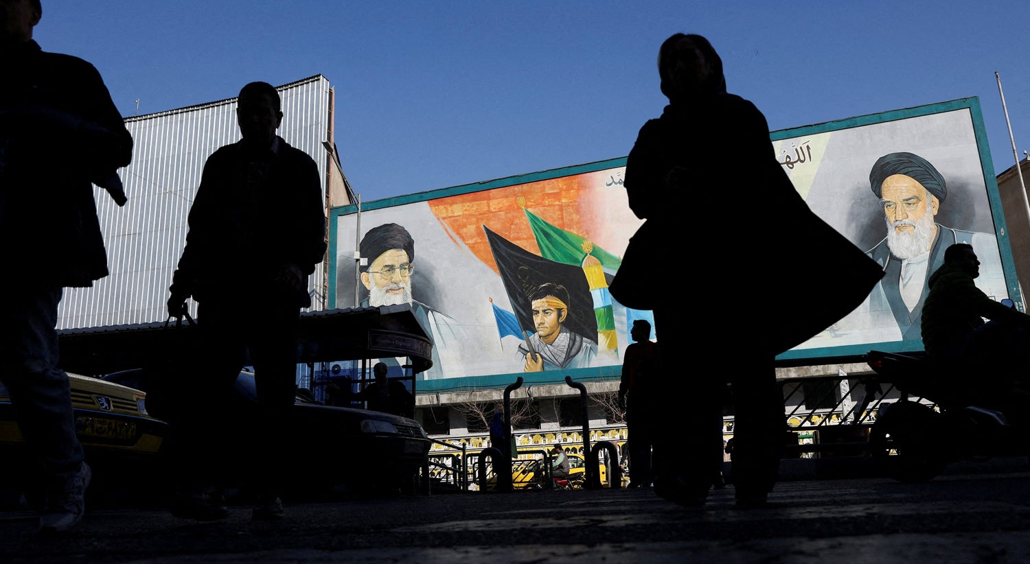 Irão fecha parte do espaço aéreo e emite alerta de lançamento de rockets