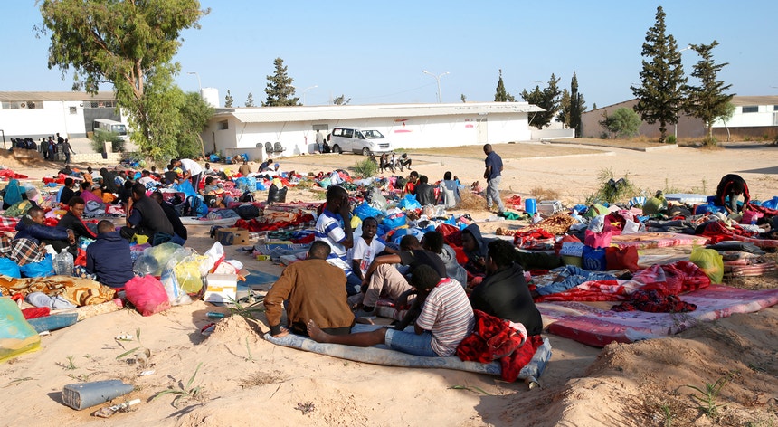 Migrantes africanos fotografados no complexo de detenção de Tajura, no noroeste da Líbia
