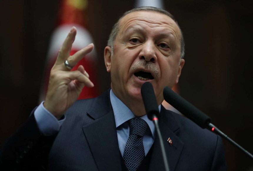 O Presidente da Turquia, Reccep Tayyip Erdogan, a discursar no Parlamento turco diz 08 de janeiro de 2019
