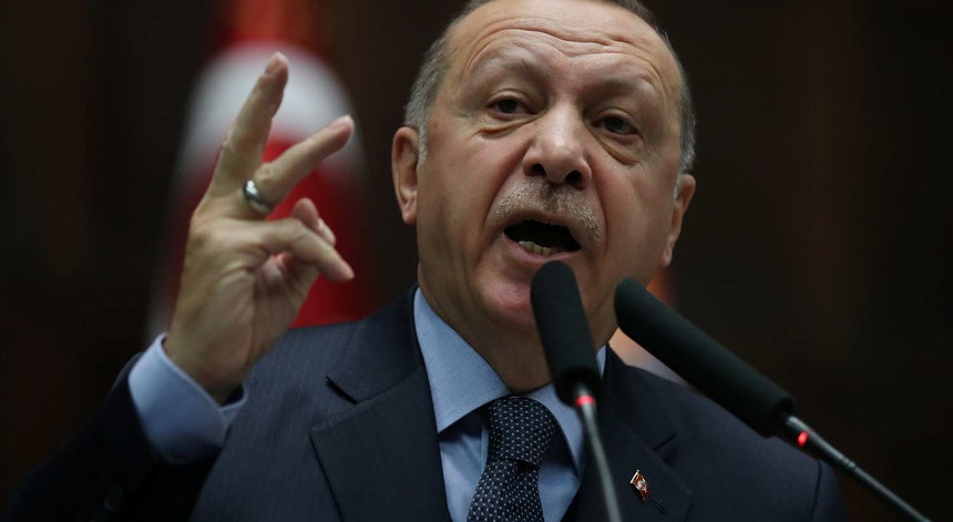 O Presidente da Turquia, Reccep Tayyip Erdogan, a discursar no Parlamento turco diz 08 de janeiro de 2019

