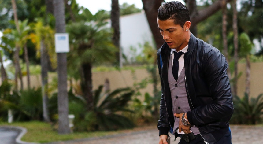 Cristiano Ronaldo vai negociar com o fisco espanhol uma verba em falta relativa a direitos de imagem
