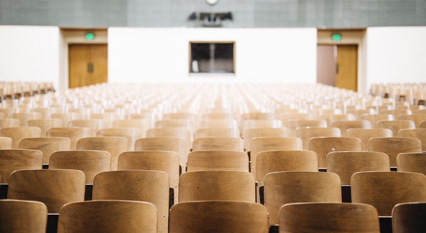 A universidade e a sua relação com a sociedade debate-se em Valência
