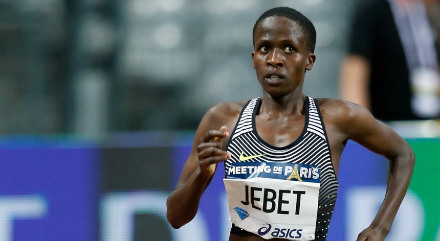 A atleta de origem queniana, de 19 anos, retirou mais de seis segundos à anterior melhor marca
