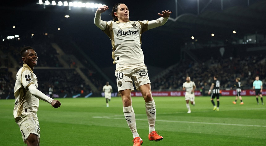 Lens é líder em França