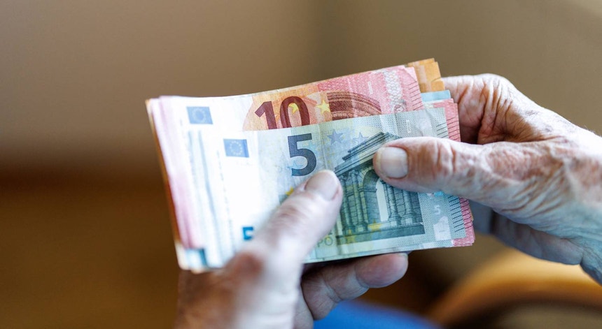 Imagem de Começam a ser pagos aumentos salariais na Função Pública