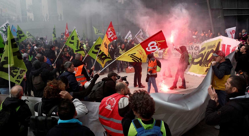 Les syndicats en France marquent le 1er mai comme une « nouvelle phase » dans les manifestations anti-gouvernementales