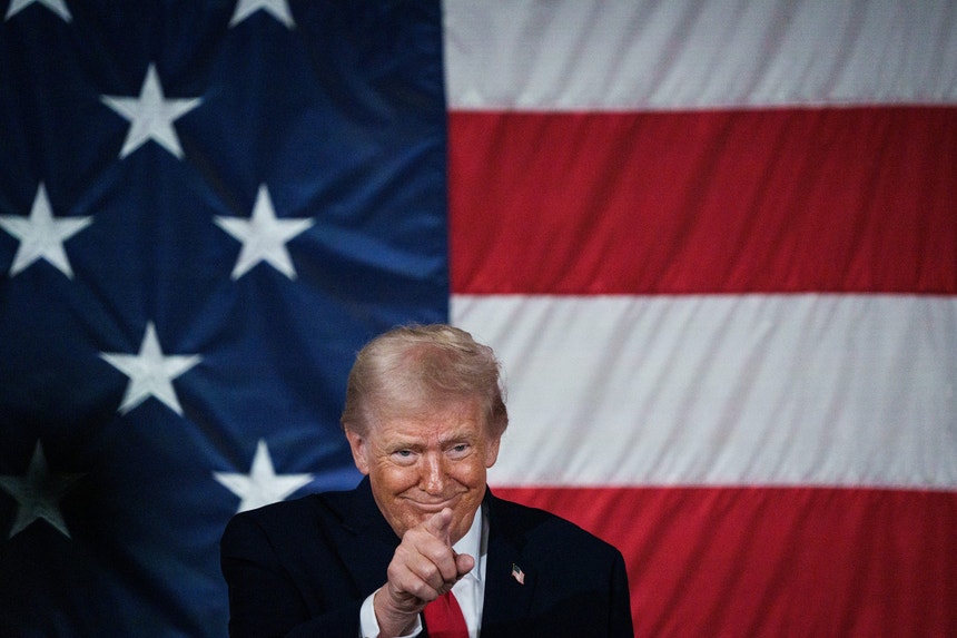 Imagem de "Com efeito imediato". Trump anuncia interdição de vários meios de comunicação social na Casa Branca
