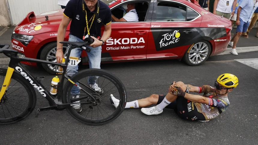 Roglic revelou agora que sofreu uma fratura na região lombar no Tour
