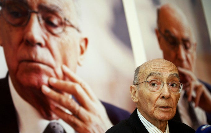 Obra de Saramago pode deixar de ser obrigatória no ensino