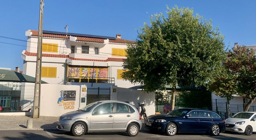 Bebé morre após ser deixada num carro em Almada