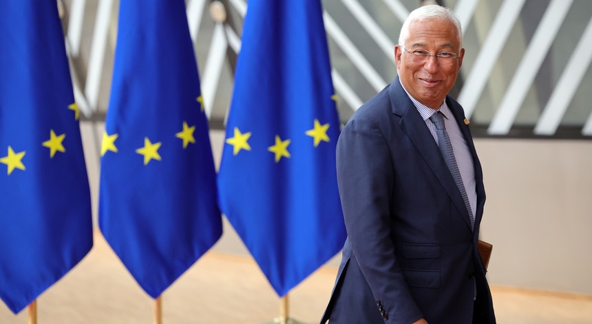 António Costa à entrada para os trabalhos do Conselho Europeu, em Bruxelas
