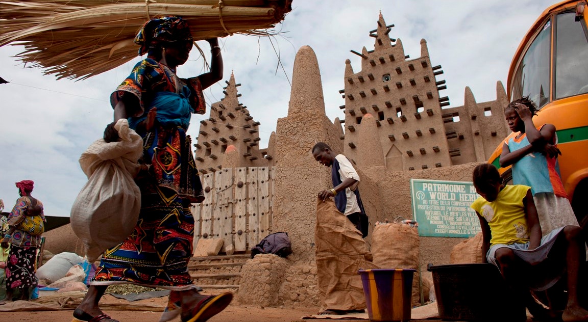  Mali, Djenn&eacute;, maior mesquita do mundo constru&iacute;da em adobe | Joe Penney - Reuters 
