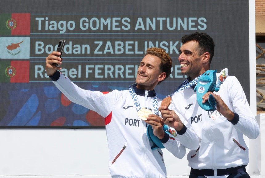 Imagem de Taranto2026. Tiago Antunes campeão no contrarrelógio, Rafael Reis bronze