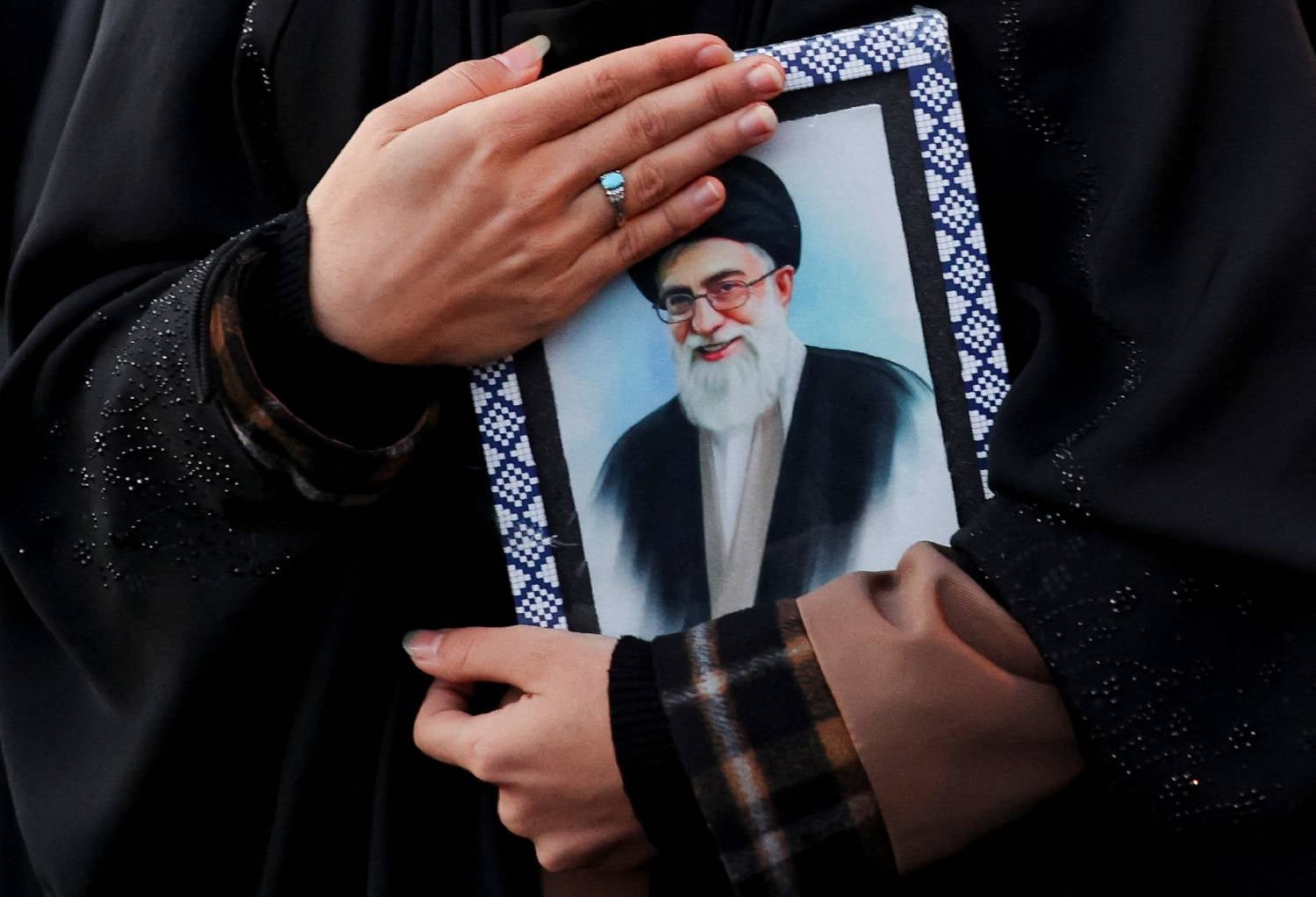 Regime iraniano decreta 40 dias de luto pela morte de Ali Khamenei